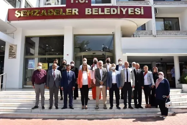 AK Parti'li Bölünmez'den Şehzadeler Belediyesine tam not