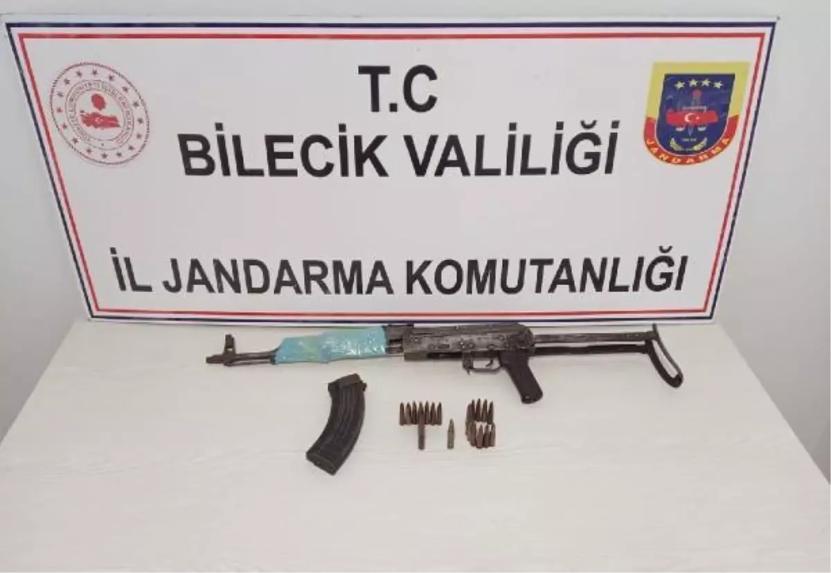 Aracında silah ele geçirildi, gözaltına alındı