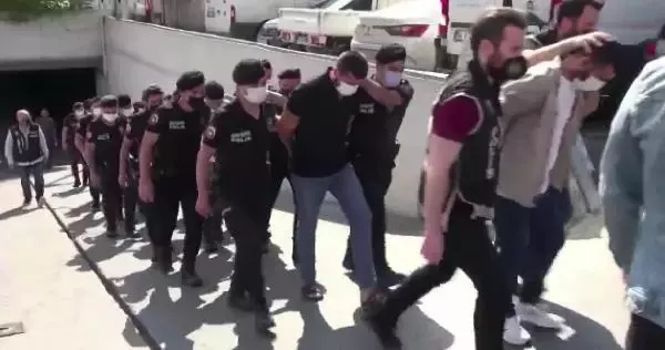'ARAP EMRAH' ÇETESİNE YAPILAN OPERASYONDA GÖZALTINA ALINAN 23 KİŞİ ADLİYEYE SEVK EDİLDİ