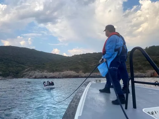 Aydın'da Türk kara sularına geri itilen 19 düzensiz göçmen kurtarıldı