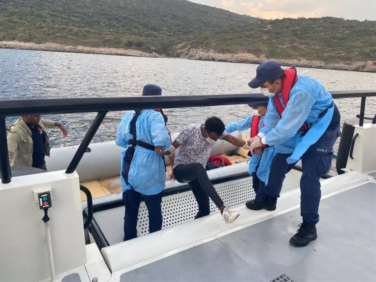 Aydın'da Türk kara sularına geri itilen 19 düzensiz göçmen kurtarıldı