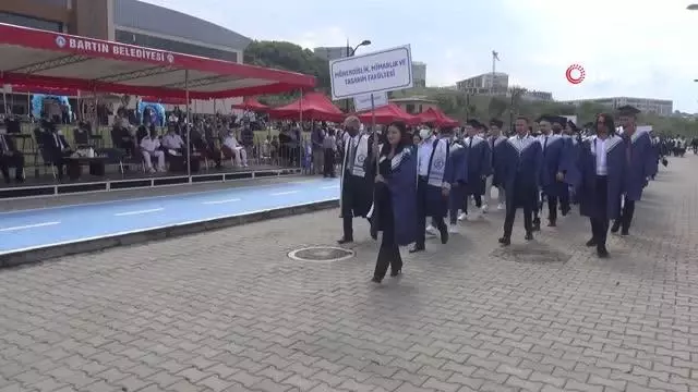 Bartın Üniversitesinde mezuniyet heyecanı yaşandı