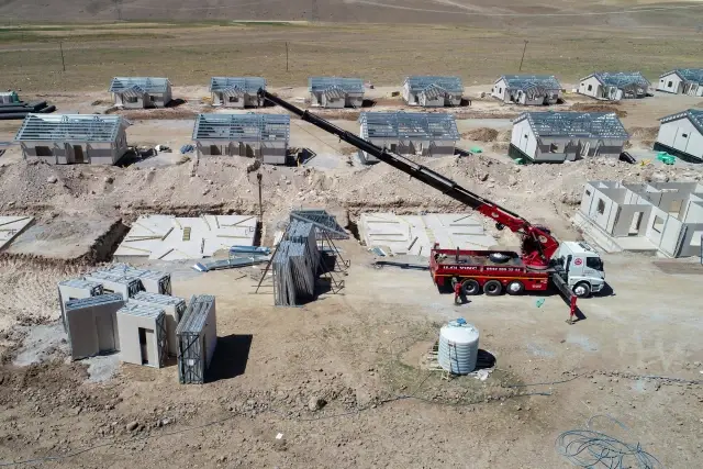 Başkaleli depremzedeler devletin yaptırdığı konutlarla sıcak yuvaya kavuşacak