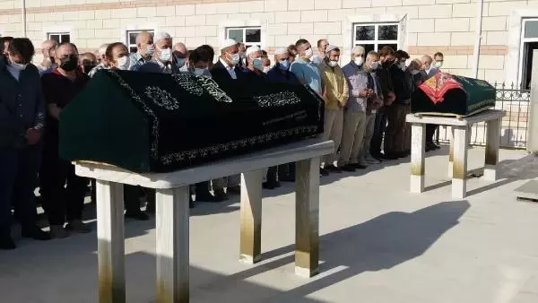 Beykoz'daki trafik kazasında ölen baba ile kızı son yolculuklarına uğurlandı