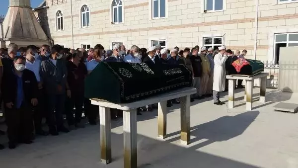Beykoz'daki trafik kazasında ölen baba ile kızı son yolculuklarına uğurlandı