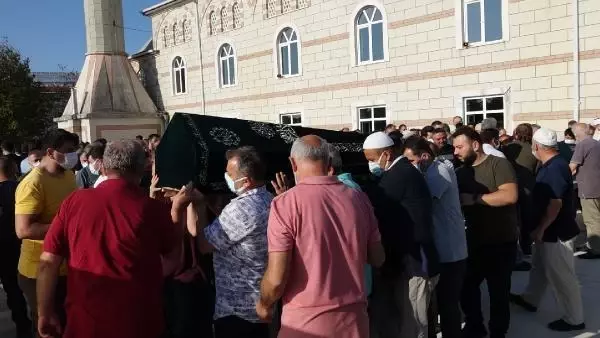 Beykoz'daki trafik kazasında ölen baba ile kızı son yolculuklarına uğurlandı