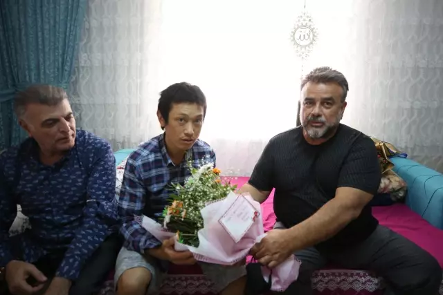 Bıçakla yaralanan Japon turist, Elazığlı ailenin misafiri oldu