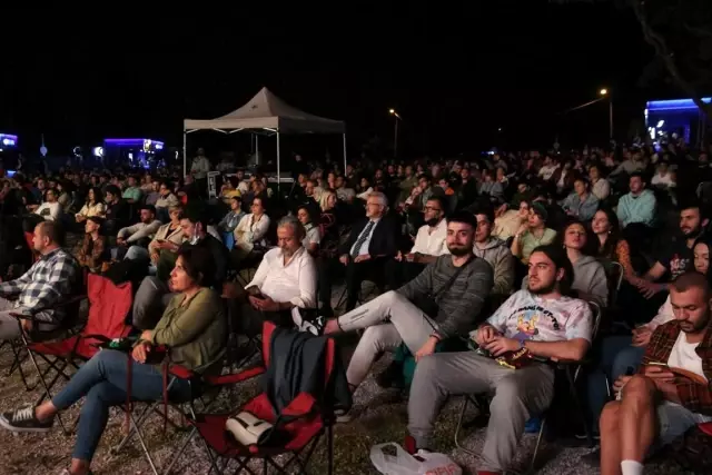 Bülent Ortaçgil Güz Konserleri'nde nostalji yaşattı