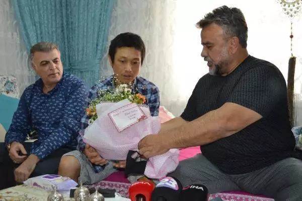 Bülent Serttaş'tan Elazığ'da bıçaklanan Japon turiste ziyaret! Özür notundaki hatası herkesi güldürdü
