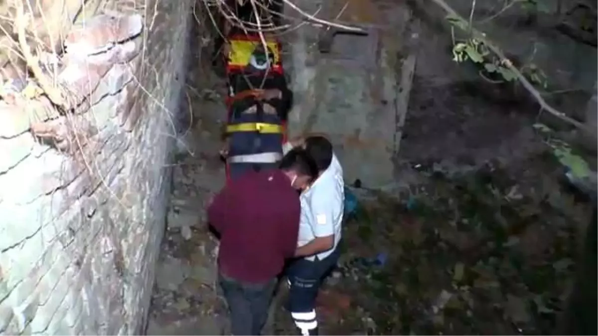 Bursa'da 15 metre yüksekliğindeki tarihi surlardan düşen kişi yaralandı