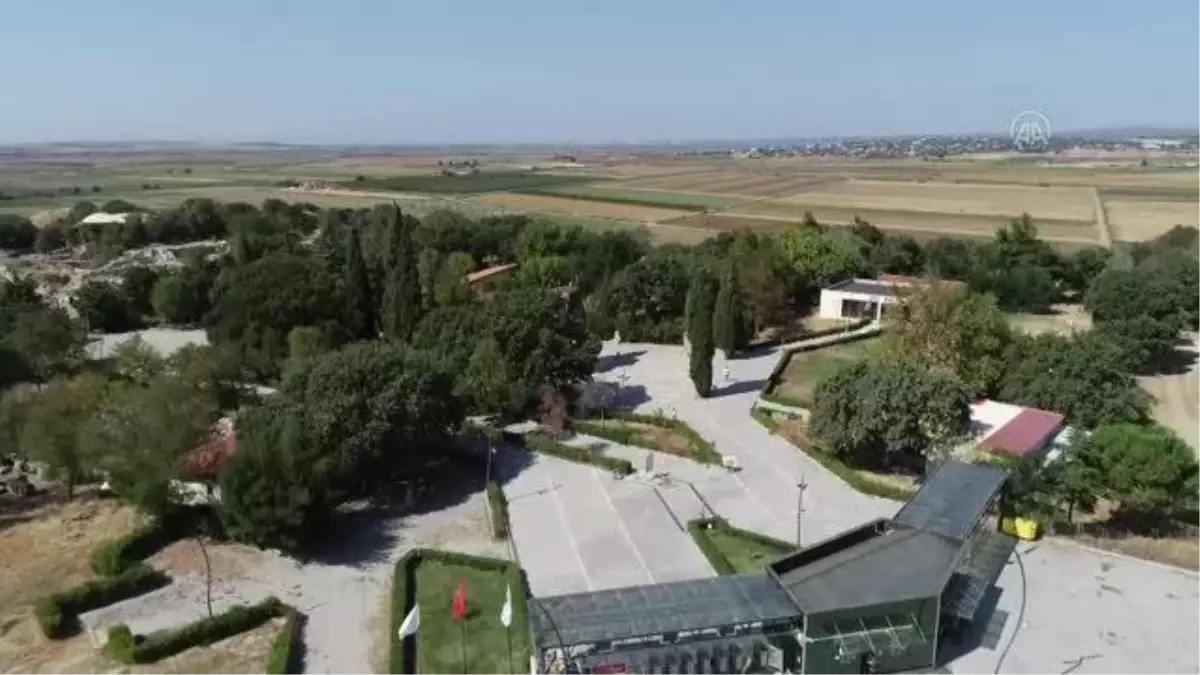 ÇANAKKALE - Troya Müzesi'nde açılan sergi, kazıların 150 yıllık geçmişini belgelerle anlatıyor