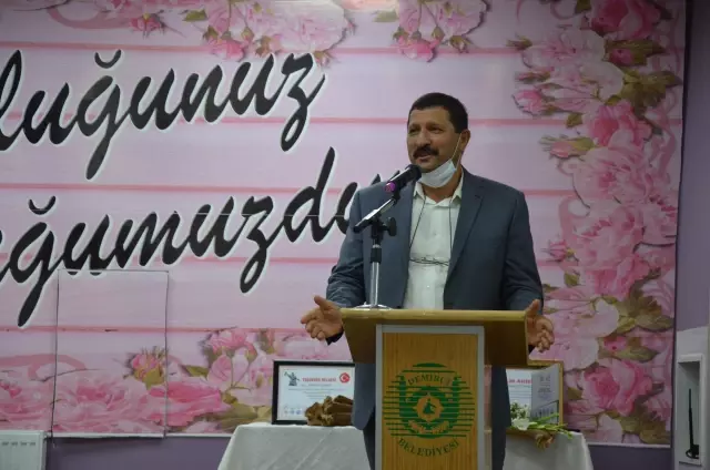 Demirci'de yılın ahisi 52 yıllık terzi Yaşar Öztemel oldu