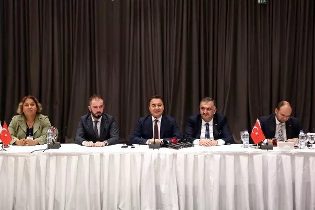 DEVA Partisi Genel Başkanı Babacan ziyaretlerde bulundu