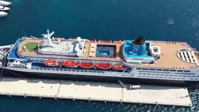 Drone - Bahama bayraklı kruvaziyer Blue Sapphire 218 yolcusuyla Bodrum'a geldi