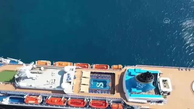 Drone - Bahama bayraklı kruvaziyer Blue Sapphire 218 yolcusuyla Bodrum'a geldi