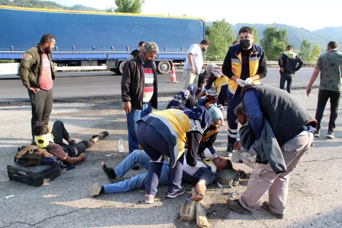 Son dakika haberi... Düzce TEM otoyolunda feci kaza: 8 yaralı