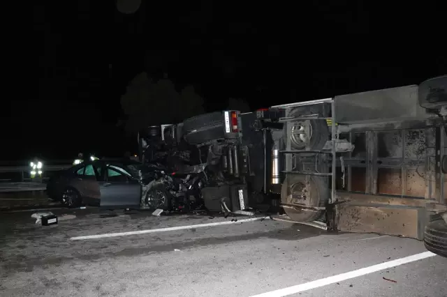 Edirne-İstanbul Otoyolu'nda meydana gelen zincirleme trafik kazasında 6 kişi yaralandı