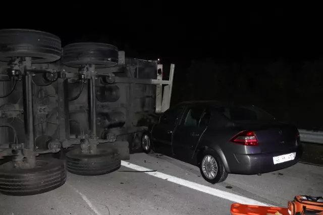 Edirne-İstanbul Otoyolu'nda meydana gelen zincirleme trafik kazasında 6 kişi yaralandı