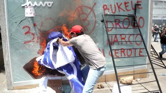 El Salvador'da Bitcoin protestoları
