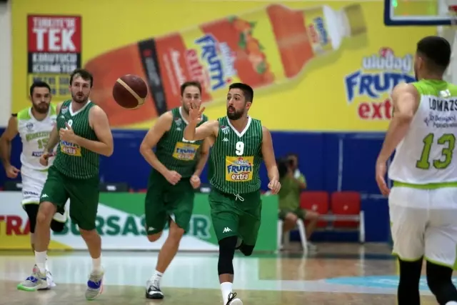 Frutti Extra Cup: Merkezefendi Belediyesi Basket: 64 Frutti Extra Bursaspor: 79