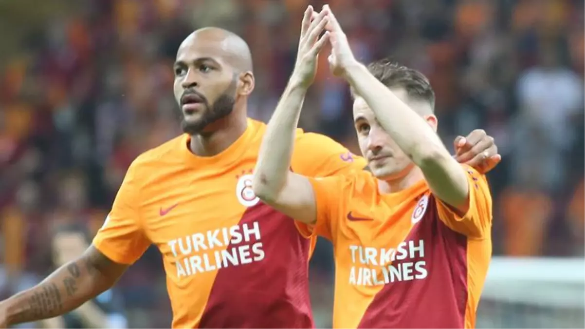 Galatasaray'da Kerem Aktürkoğlu ile Marcao, el ele tribünleri selamladı