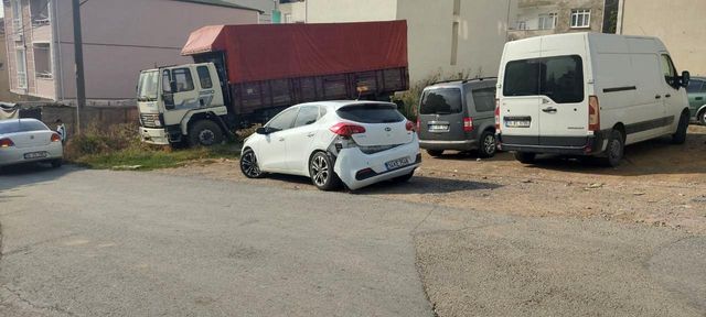 geri geri gelen tir otomobile boyle carpti 2 14399445 o