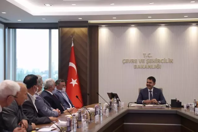 Hotamış Türkmenleri Bakan Kurum'u ziyaret etti