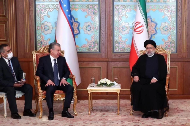 İran Cumhurbaşkanı Reisi, Özbekistan Devlet Lideri Mirziyoyev ile görüştü