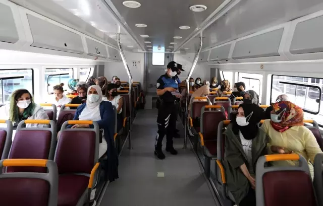 Van'da kadınlar Akdamar Adası'nı gezdi