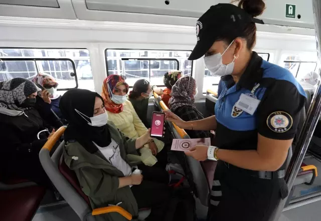 Van'da kadınlar Akdamar Adası'nı gezdi