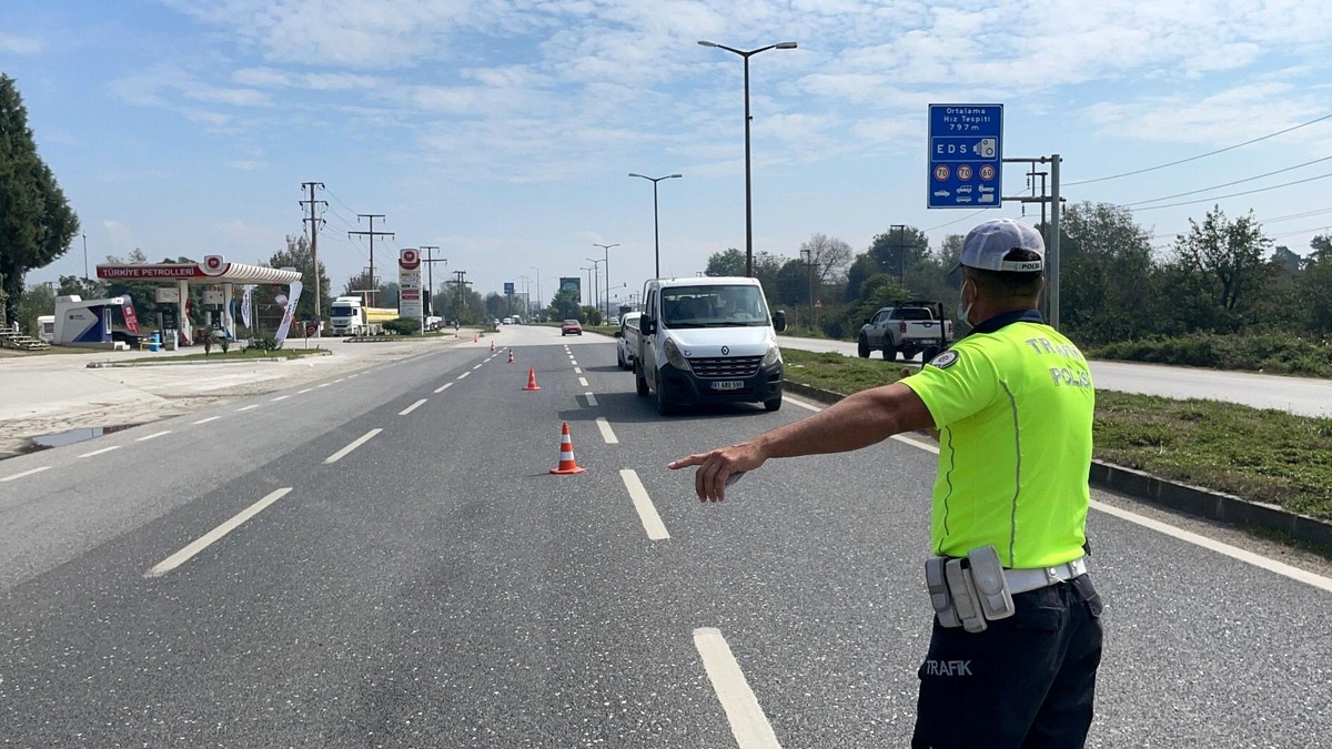 Kırmızı ışıkta geçenler drone takıldı - Vimarsana News