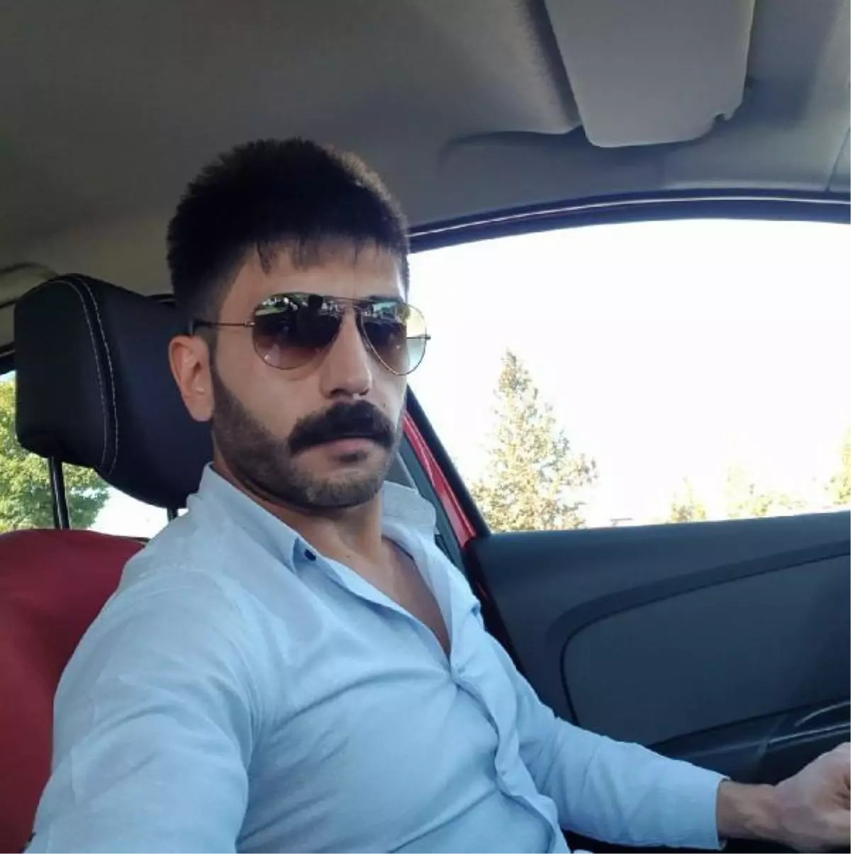 Otomobil direğe çarptı; sürücü Erkan öldü
