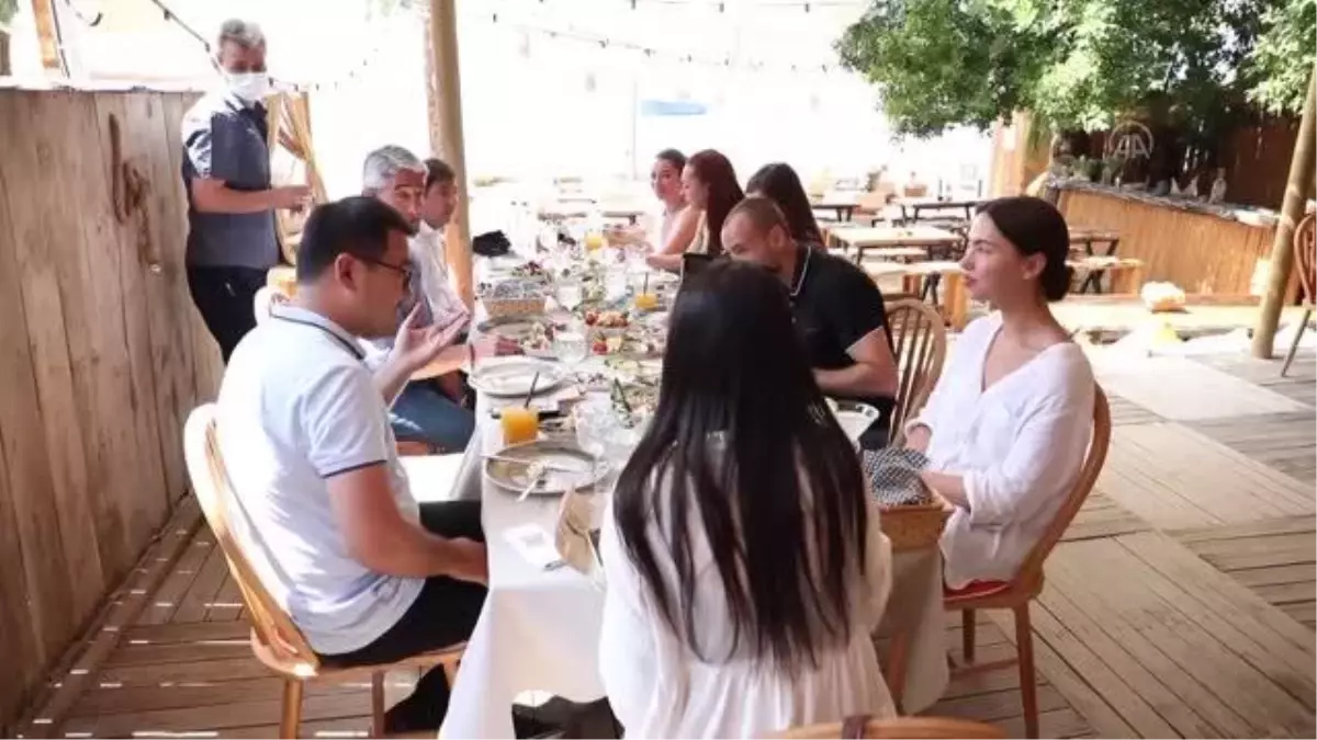 Rusya'dan gelen sosyal medya fenomenleri ve blog yazarları Marmaris'i gezdi