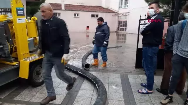SAMSUN'DA SAĞANAK SONRASI İKİ OKULDA EĞİTİME ARA