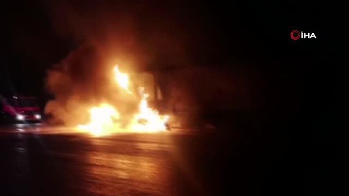 Tokat'ta seyir halindeki tır alev alev yandı