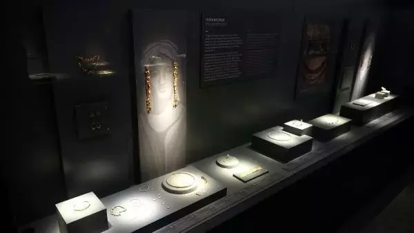 TROYA HAZİNELERİ, HİSARLIK TEPE'NİN 3 BİN KURUŞA KAMULAŞTIRILMASIYLA KURTULMUŞ