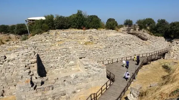 TROYA HAZİNELERİ, HİSARLIK TEPE'NİN 3 BİN KURUŞA KAMULAŞTIRILMASIYLA KURTULMUŞ