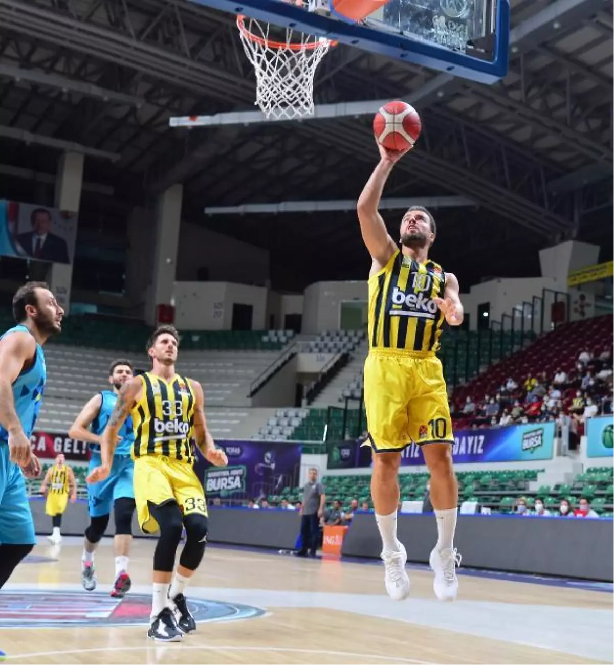Türk Telekom: 83-62