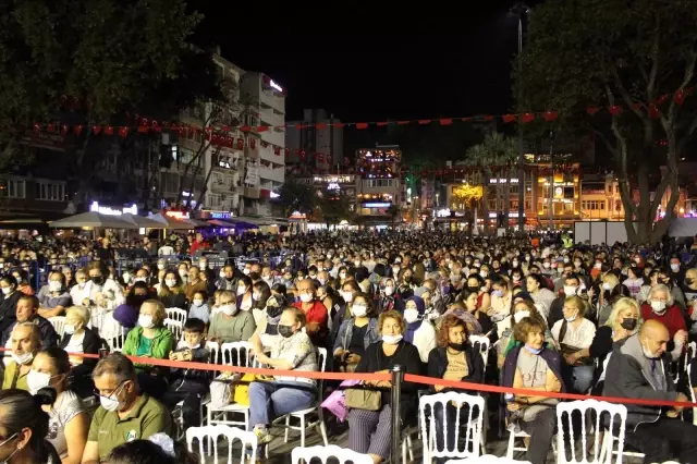 Usta oyuncu Şener Şen'den Meydan Tiyatrosu