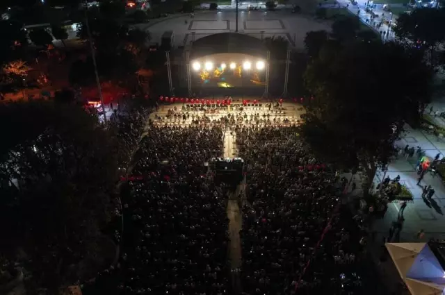 Usta oyuncu Şener Şen'den Meydan Tiyatrosu