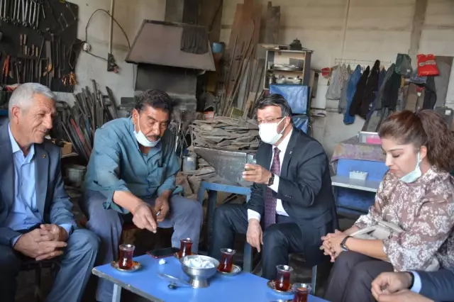 Van'da AK Parti İl Başkanı Türkmenoğlu, esnafı ziyaret etti