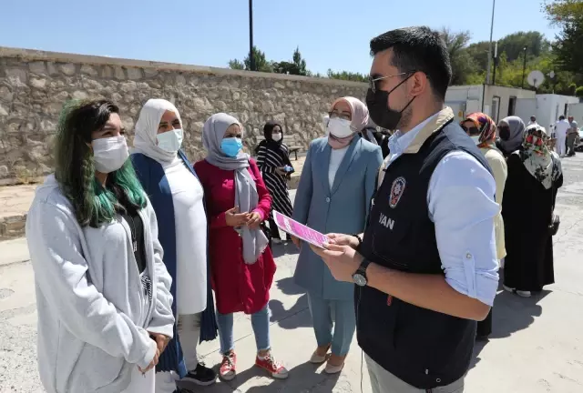 Van'da kadınlar Akdamar Adası'nı gezdi