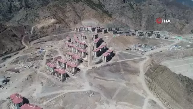 Yusufeli ilçe merkezinin taşınacağı yeni yerinde çalışmalar tüm hızıyla devam ediyor