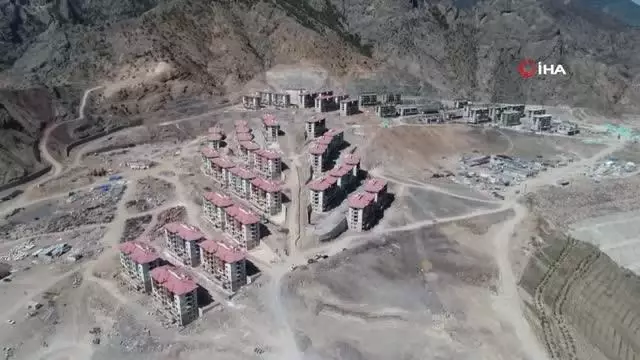 Yusufeli ilçe merkezinin taşınacağı yeni yerinde çalışmalar tüm hızıyla devam ediyor