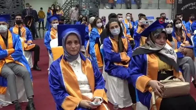30 yıl sonra hayalinin gerçekleştirdi... 52 yaşında üniversiteyi birincilikle bitirdi
