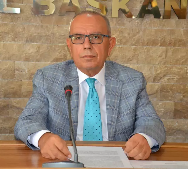 İSTANBUL ? AK PARTİLİLER ADNAN MENDERES, FATİN RÜŞTÜ ZORLU VE HASAN POLATKAN'I MEZARLARI BAŞINDA ANDI