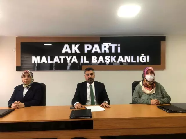 İSTANBUL ? AK PARTİLİLER ADNAN MENDERES, FATİN RÜŞTÜ ZORLU VE HASAN POLATKAN'I MEZARLARI BAŞINDA ANDI