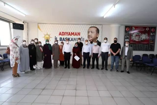 İSTANBUL ? AK PARTİLİLER ADNAN MENDERES, FATİN RÜŞTÜ ZORLU VE HASAN POLATKAN'I MEZARLARI BAŞINDA ANDI