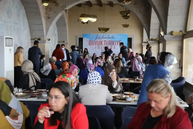 AK Parti Genel Merkez Kadın Kolları Başkanı Keşir, Nevşehir'de kadınlarla bir araya geldi