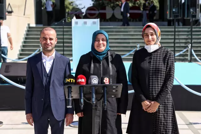 İSTANBUL ? AK PARTİLİLER ADNAN MENDERES, FATİN RÜŞTÜ ZORLU VE HASAN POLATKAN'I MEZARLARI BAŞINDA ANDI